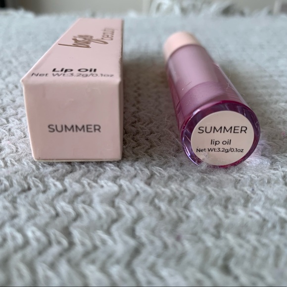 SOLD - Basic Beauty Lip Oil - Picture 3 of 6